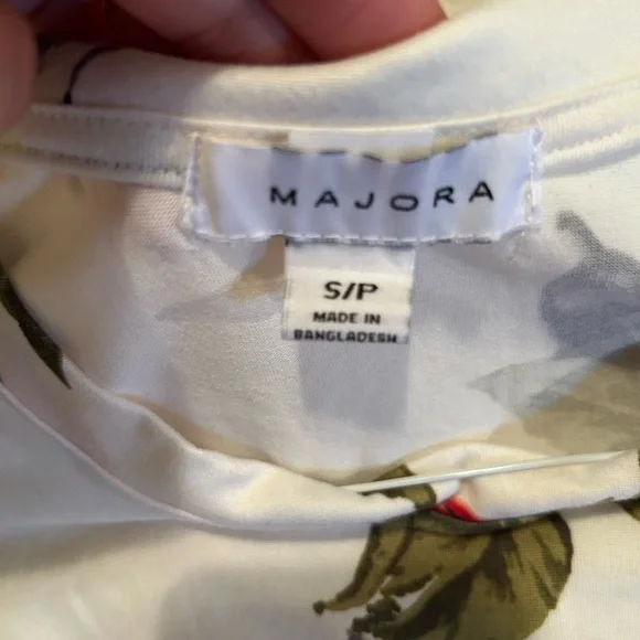 5/$15 Top - Picture 5 of 9